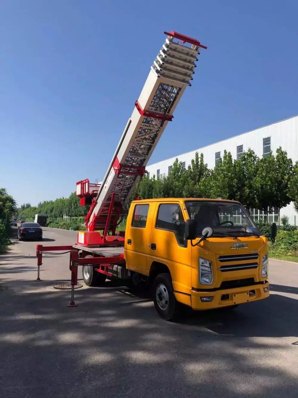 东河镇附近的云梯车出租服务：轻松解决高空作业需求