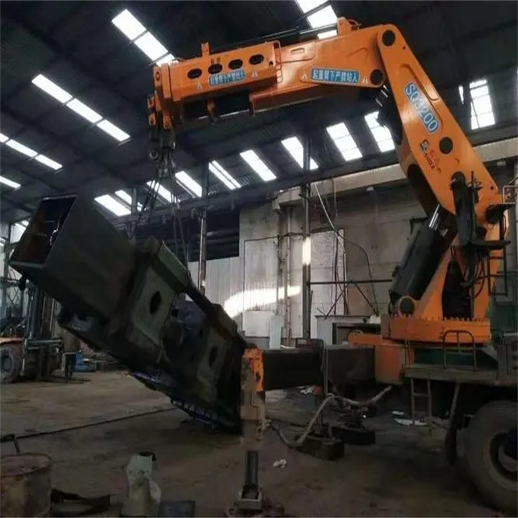 东河镇130吨折臂吊车出租吊机租赁附近电话