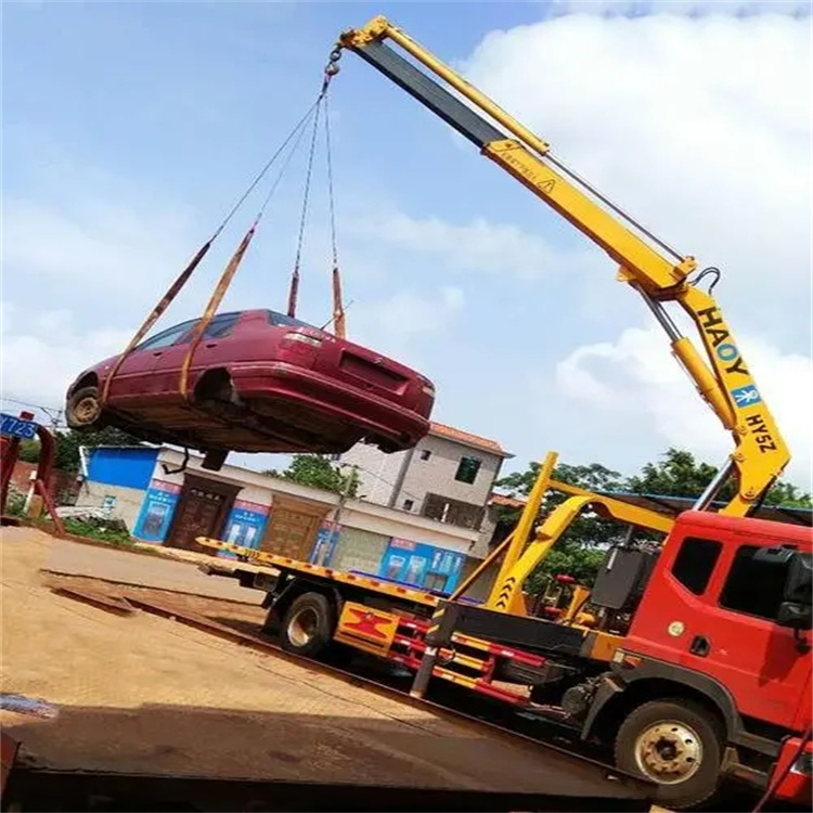 东河镇吊车吊汽车的正确方法